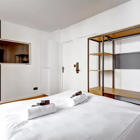 Neuf Et Climatise Sur Les Champs Elysees Apartamento