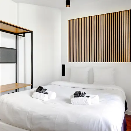 Neuf Et Climatise Sur Les Champs Elysees *