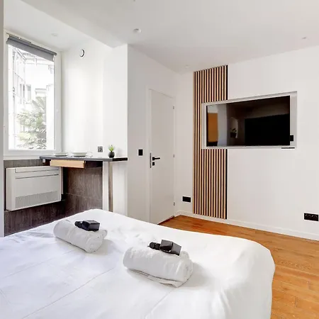 Neuf Et Climatise Sur Les Champs Elysees Apartment